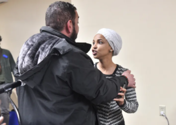 মিনেসোটায় জনসভায় কংগ্রেস সদস্য ইলহান ওমারের ওপর হামলা