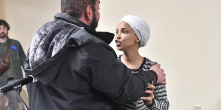 মিনেসোটায় জনসভায় কংগ্রেস সদস্য ইলহান ওমারের ওপর হামলা