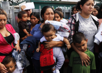 পশ্চিমা দেশগুলো যখন কড়াকড়ি করছে, তখন পাঁচ লাখ অভিবাসীকে স্বীকৃতি দিচ্ছে স্পেন