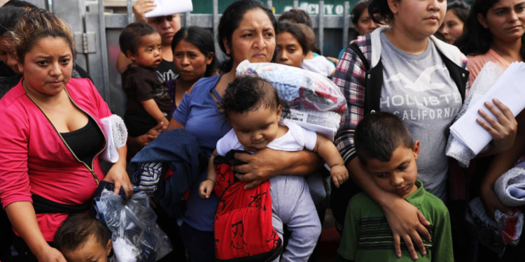 পশ্চিমা দেশগুলো যখন কড়াকড়ি করছে, তখন পাঁচ লাখ অভিবাসীকে স্বীকৃতি দিচ্ছে স্পেন
