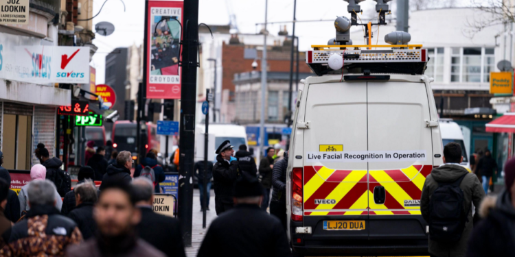 গাজায় ব্যবহৃত প্রযুক্তির সঙ্গে যুক্ত এআই ফেসিয়াল রিকগনিশন ব্যবহার করবে যুক্তরাজ্যের পুলিশ