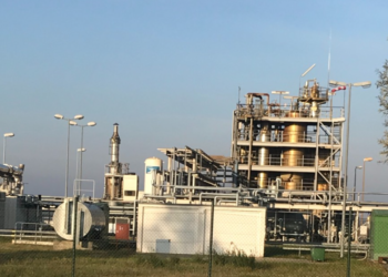 জ্বালানি সংকটে হুমকির মুখে বাংলাদেশের বস্ত্রশিল্প, নতুন নীতিগত কাঠামোর দাবি