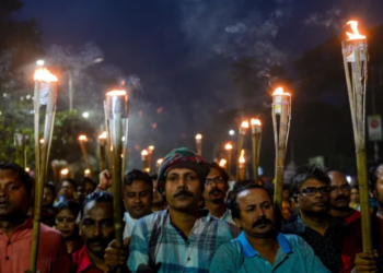 নির্বাচনের দ্বারপ্রান্তে বাংলাদেশে সহিংসতা বাড়াচ্ছে রাজনৈতিক বিভাজন