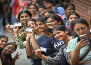 টিকটক, ফেসবুক ও ইউটিউব হয়ে উঠেছে বাংলাদেশের নতুন নির্বাচনী লড়াইয়ের ময়দান