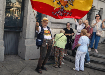 সময় ফুরিয়ে আসছে স্পেনের সমাজতান্ত্রিক ব্যতিক্রমের জন্য