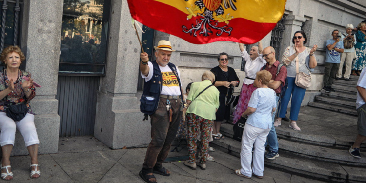 সময় ফুরিয়ে আসছে স্পেনের সমাজতান্ত্রিক ব্যতিক্রমের জন্য