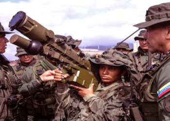 ভেনেজুয়েলার ভবিষ্যৎ নির্ধারণে কেন সেনাবাহিনীই মূল নিয়ামক