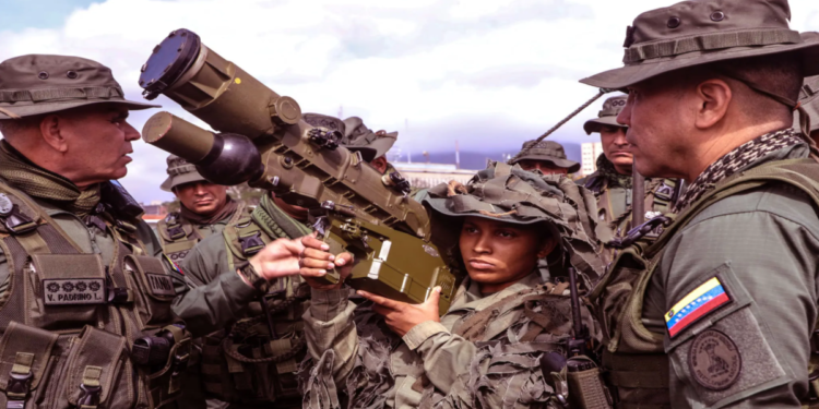 ভেনেজুয়েলার ভবিষ্যৎ নির্ধারণে কেন সেনাবাহিনীই মূল নিয়ামক