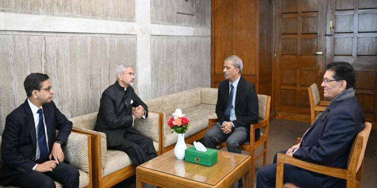 আইন ও নিরাপত্তা উপদেষ্টার সঙ্গে জয়শঙ্করের সৌজন্য সাক্ষাৎ