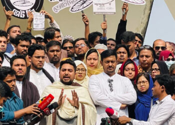 তিন নেতা ও শহীদ হাদির কবর জিয়ারত দিয়ে এনসিপির নির্বাচনী প্রচারণা শুরু
