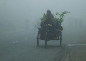 কনকনে ঠাণ্ডা ও হিমেল বাতাসে বিপর্যস্ত জনজীবন