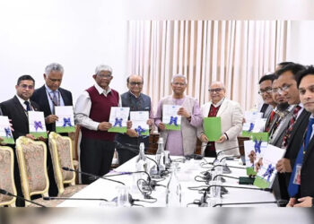 প্রধান উপদেষ্টার কাছে কর কাঠামো পুনর্বিন্যাস কমিটির প্রতিবেদন