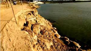 কুশিয়ারার গ্রাসে জগন্নাথপুর-বরাফেচি সড়ক: বিচ্ছিন্ন হওয়ার শঙ্কায় হাজারো মানুষ