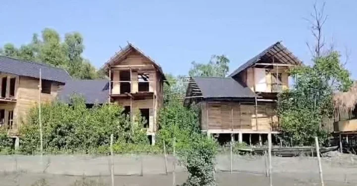 সুন্দরবনে বনদস্যুদের হাত থেকে অপহৃত রিসোর্ট মালিক ও পর্যটক উদ্ধার