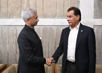ঢাকায় ভারত ও পাকিস্তানের উচ্চপর্যায়ের প্রতিনিধিদের বিরল শুভেচ্ছা বিনিময়