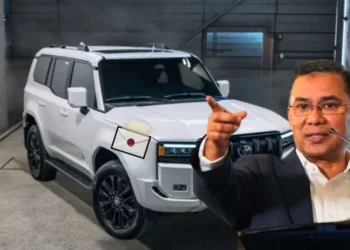 তারেক রহমানের গাড়িতে সাদা খাম লাগিয়ে উধাও বাইকার