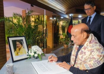 খালেদা জিয়ার প্রতি শ্রদ্ধা জানালেন রাজনাথ সিং