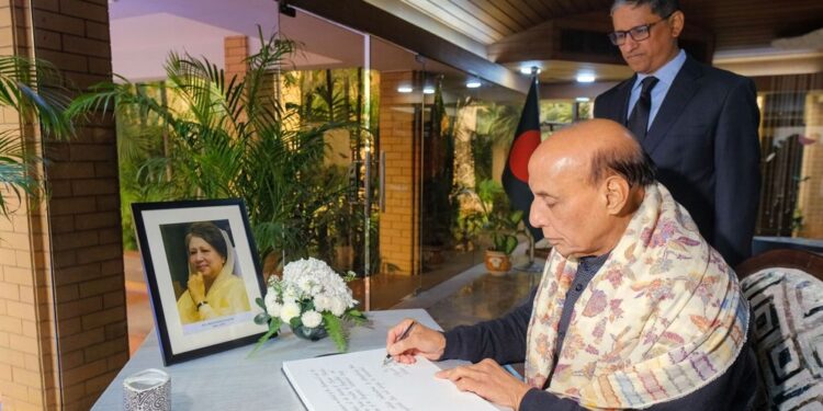 খালেদা জিয়ার প্রতি শ্রদ্ধা জানালেন রাজনাথ সিং