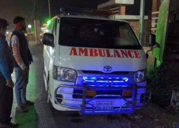 শরীয়তপুরে অ্যাম্বুলেন্স সিন্ডিকেটের দৌরাত্ম্য: দুই দফায় আটকে রাখায় পথেই রোগীর মৃত্যু