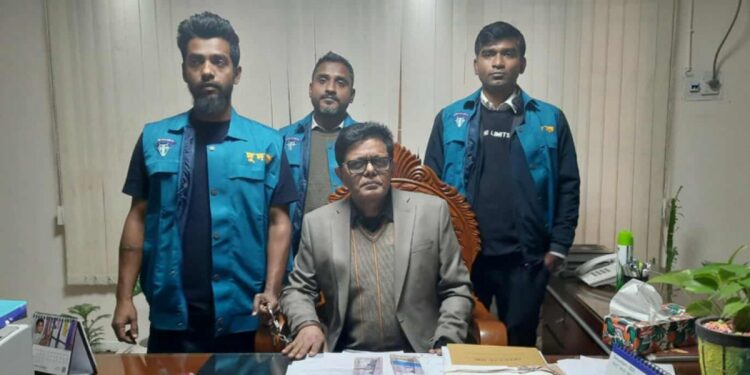 পেনশন ফাইল আটকে ঘুষ: যশোরের জেলা প্রাথমিক শিক্ষা অফিসার দুদকের হাতে আটক