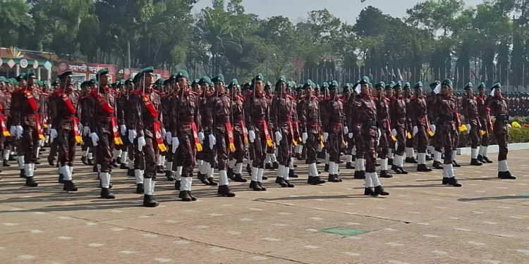 দেশমাতৃকার সার্বভৌমত্ব রক্ষার শপথ নিলেন বিজিবির নতুন ৩০২৩ সদস্য