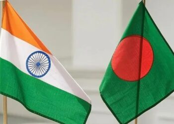নিরাপত্তা ঝুঁকি এড়াতে বাংলাদেশ থেকে কূটনীতিকদের পরিবার সরিয়ে নিচ্ছে ভারত