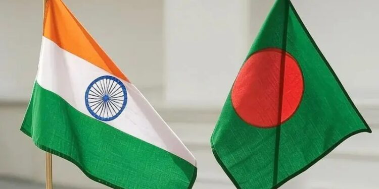 নিরাপত্তা ঝুঁকি এড়াতে বাংলাদেশ থেকে কূটনীতিকদের পরিবার সরিয়ে নিচ্ছে ভারত