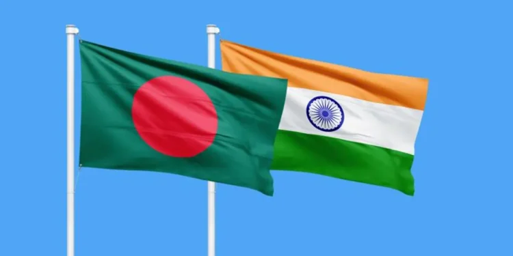 নিরাপত্তা শঙ্কায় বাংলাদেশ ছাড়ছেন ভারতীয় নাগরিকরা