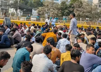 নির্বাচন কমিশন কার্যালয়ের সামনে ছাত্রদলের অবস্থান