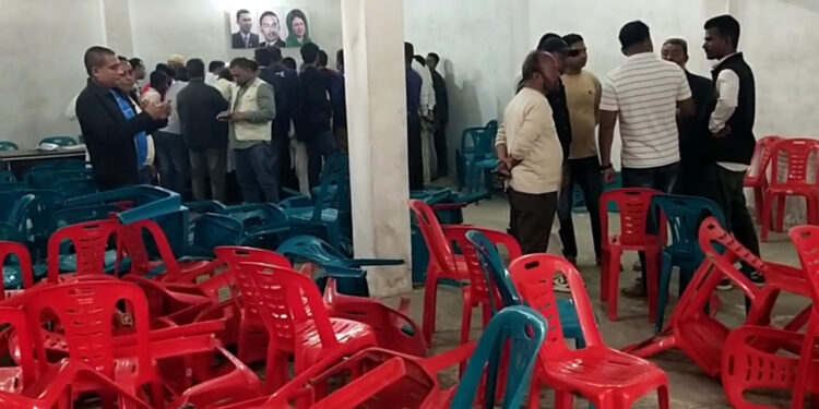 নেছারাবাদে স্বতন্ত্র প্রার্থী মাহমুদ হোসেনের নির্বাচনী ক্যাম্পে হামলার অভিযোগ