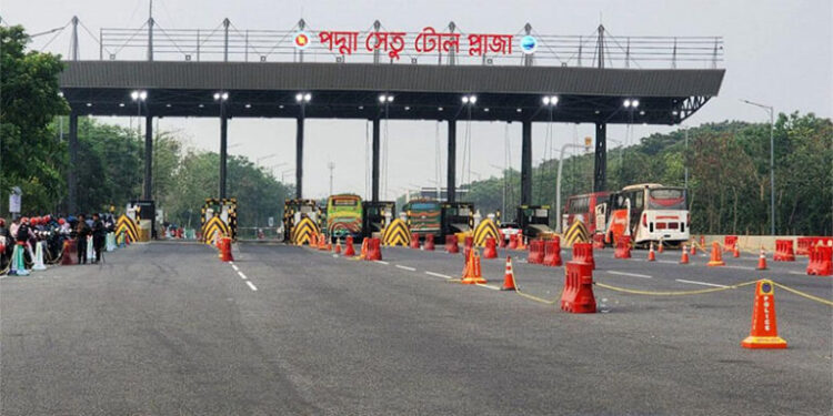 পদ্মা সেতুতে টোল আয় ও যান চলাচল এখনো কম: পূর্বাভাস না মিললে বাড়ছে ঋণের চাপ
