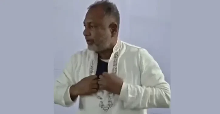 পাঞ্জাবি খুলে বুলেটপ্রুফ জ্যাকেট দেখালেন বিএনপি প্রার্থী
