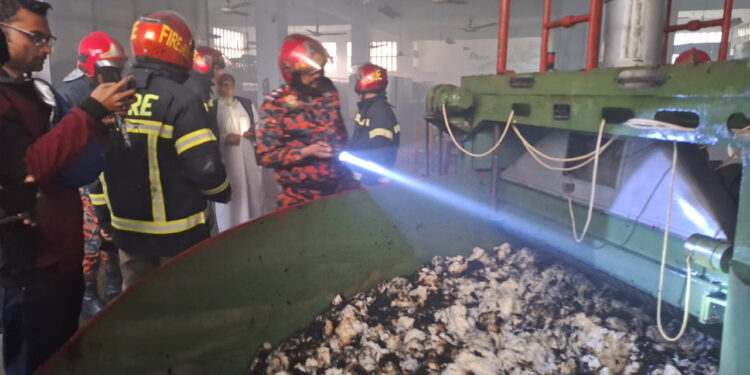 বরিশাল টেক্সটাইল ইঞ্জিনিয়ারিং কলেজের বন্ধ প্রশিক্ষণ কক্ষে অগ্নিকাণ্ড