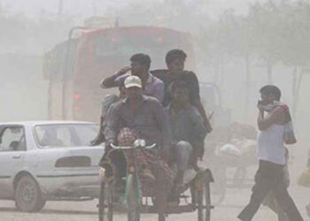 বায়ুদূষণে টানা চার দিন বিশ্বে শীর্ষে ঢাকা