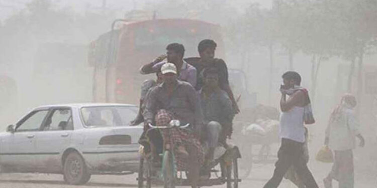 বায়ুদূষণে টানা চার দিন বিশ্বে শীর্ষে ঢাকা