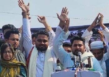 বিএনপি কেন্দ্র দখল করতে চাইলে ১১ দলীয় জোট বসে থাকবে না: নাহিদ ইসলাম