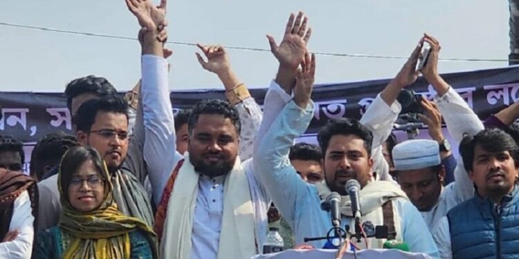 বিএনপি কেন্দ্র দখল করতে চাইলে ১১ দলীয় জোট বসে থাকবে না: নাহিদ ইসলাম