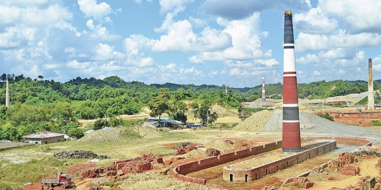 মিঠাপুকুরে ৩৮ অবৈধ ইটভাটায় বিপন্ন পরিবেশ