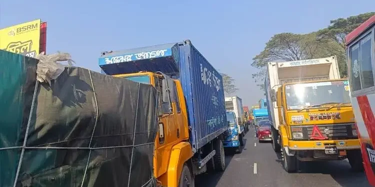 মিরসরাইয়ে ঢাকা-চট্টগ্রাম মহাসড়কে ১০ কিলোমিটার দীর্ঘ যানজট