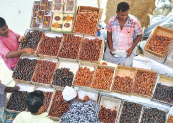 রমজানের আগেই সিন্ডিকেটের কবজায় বাজার: আমদানিকৃত পণ্যের কৃত্রিম সংকটে দিশেহারা ভোক্তা