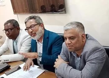 শিক্ষককে ‘ভুয়া’ স্লোগান, শিবিরের উগ্র মব বলে আখ্যা ছাত্রদলের