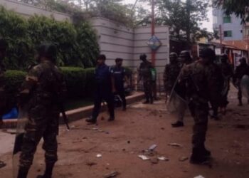 শ্রীপুরে শ্রমিক–পুলিশ সংঘর্ষ, গুলিবিদ্ধসহ আহত ৩০