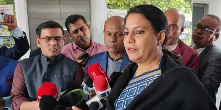 মার্কিন অভিবাসী ভিসা স্থগিত: সংকট উত্তরণে কর্মকৌশল নির্ধারণ করছে সরকার