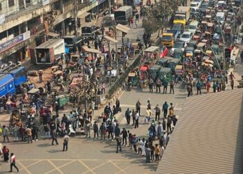 সাত কলেজের অবরোধে অচল ঢাকা: ‘মানুষের জীবন অতিষ্ঠ হয়ে গেছে’