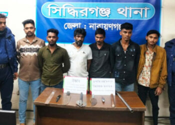 সিদ্ধিরগঞ্জে ডাকাতির প্রস্তুতিকালে অস্ত্র ও মাদকসহ গ্রেফতার ৮