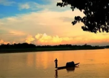 হাজারো মানুষের জীবন–জীবিকার মায়াবী নদী ‘সন্ধ্যা’