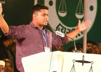 এক হাতে ফ্যামিলি কার্ড, অন্য হাতে হিজাব খোলা—এই দ্বিচারিতা চলবে না: হাসনাত আবদুল্লাহ