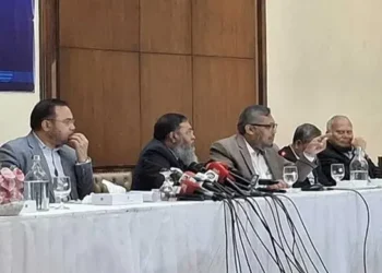 ‘দেশের পোশাক খাত এক বছর ধরে আইসিইউতে’