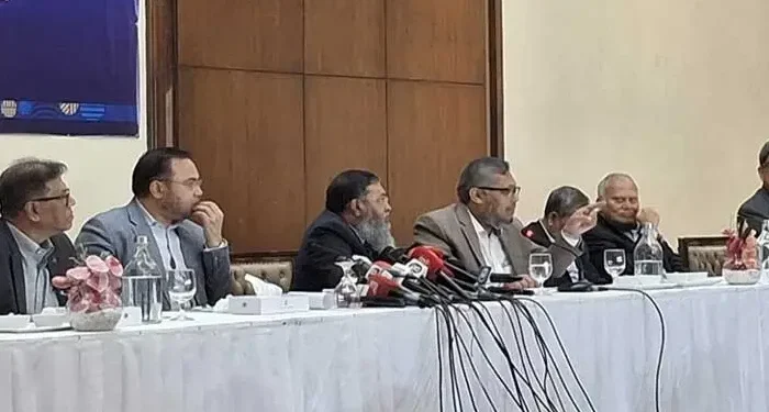 ‘দেশের পোশাক খাত এক বছর ধরে আইসিইউতে’