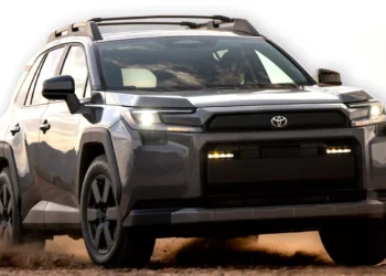 টয়োটার বড় পদক্ষেপ: এক বছরে ৩ বার বাড়ছে গাড়ির দাম